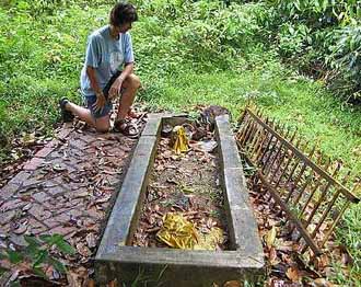 Image: The tomb of Syeikh Ahmad Najnun."