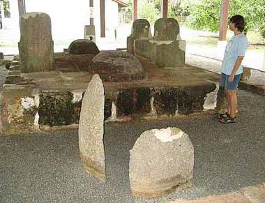 Image: Linggi megaliths in Kempalan Kempas."