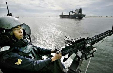 Afbeelding: De marine waakt over de Straat van Malakka."